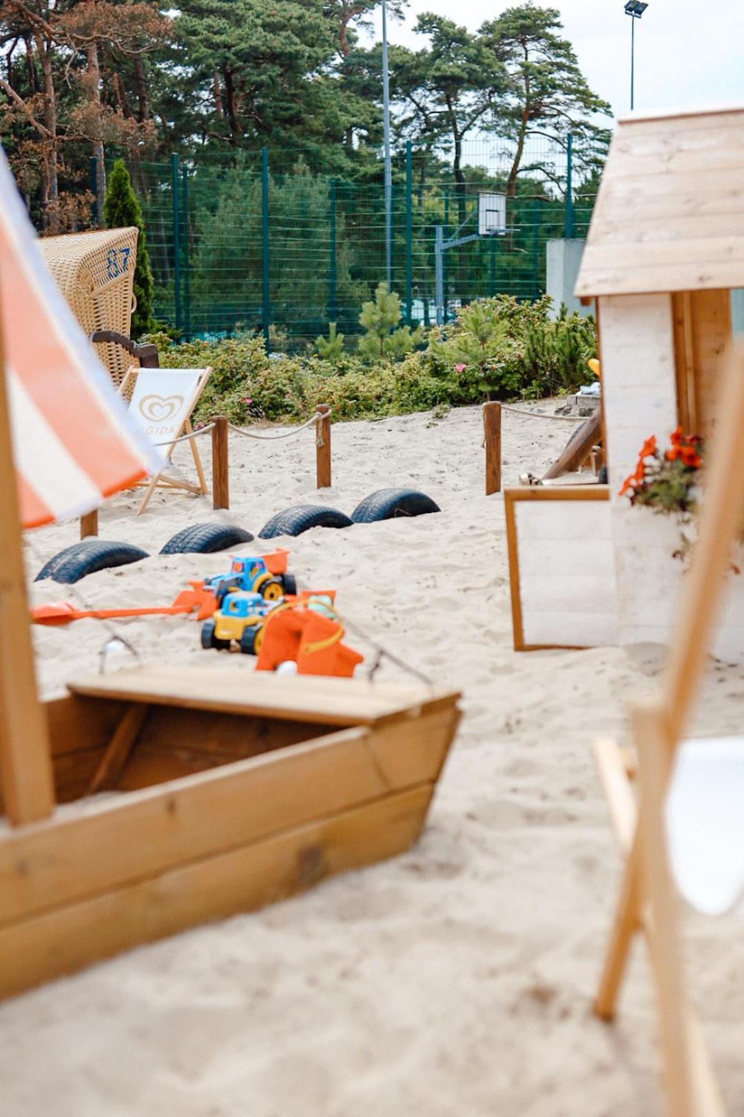 Forest Family Resort - Domki Caloroczne Ustka Dış mekan fotoğraf