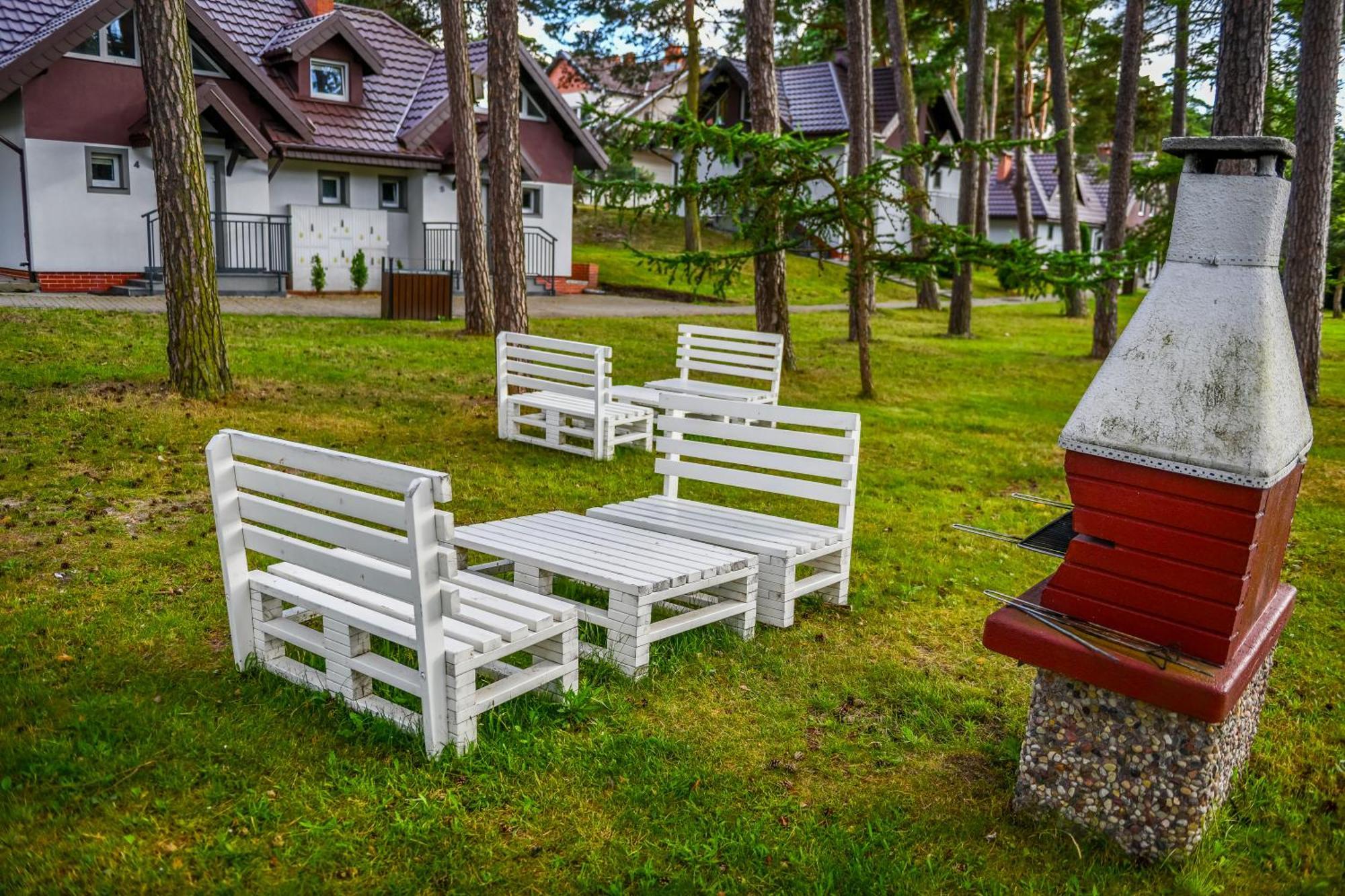 Forest Family Resort - Domki Caloroczne Ustka Dış mekan fotoğraf
